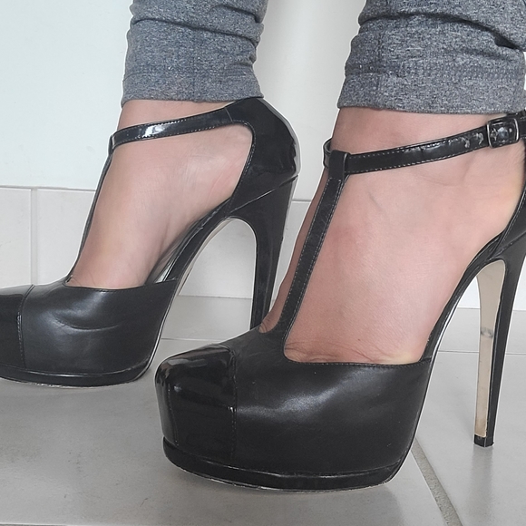 Truth or Dare by Madonna platform strap black heels sz 8 - Picture 1 of 7